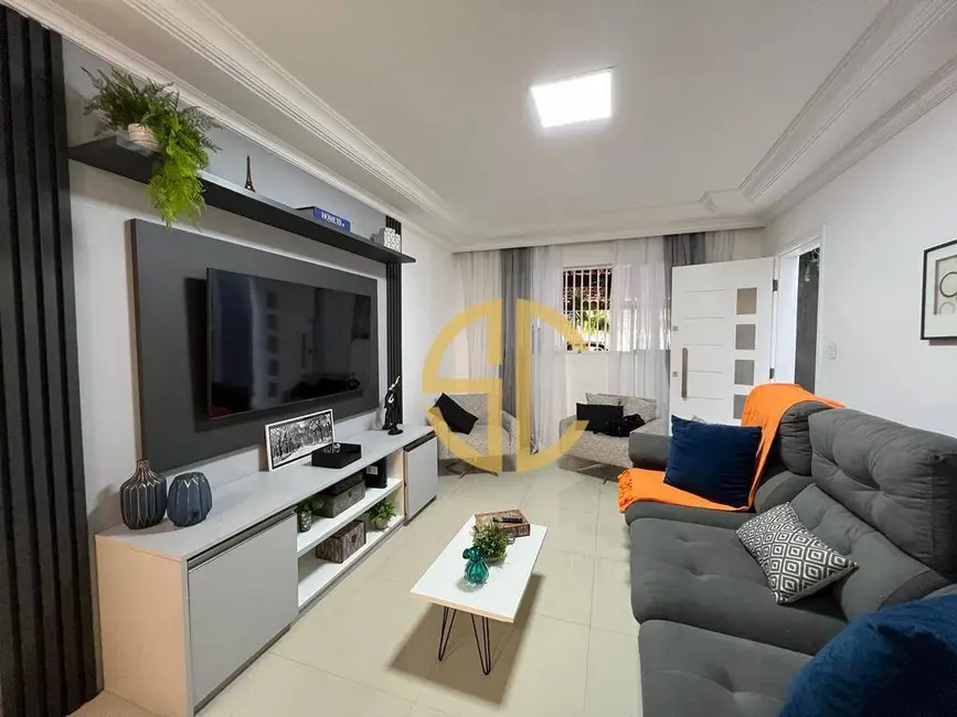 Sobrado com 3 quartos à venda, 200m2 em Tupi, Praia Grande - SP - imagem 4 Foto 4 de Sobrado com 3 quartos à venda, 200m2 em Tupi, Praia Grande - SP