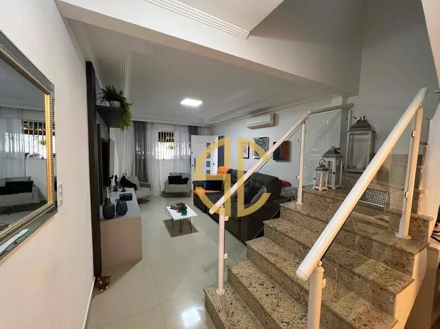 Sobrado com 3 quartos à venda, 200m2 em Tupi, Praia Grande - SP - imagem 5 Foto 5 de Sobrado com 3 quartos à venda, 200m2 em Tupi, Praia Grande - SP