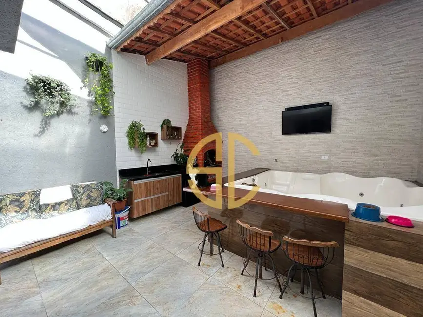 Sobrado com 3 quartos à venda, 200m2 em Tupi, Praia Grande - SP - imagem 8 Foto 8 de Sobrado com 3 quartos à venda, 200m2 em Tupi, Praia Grande - SP
