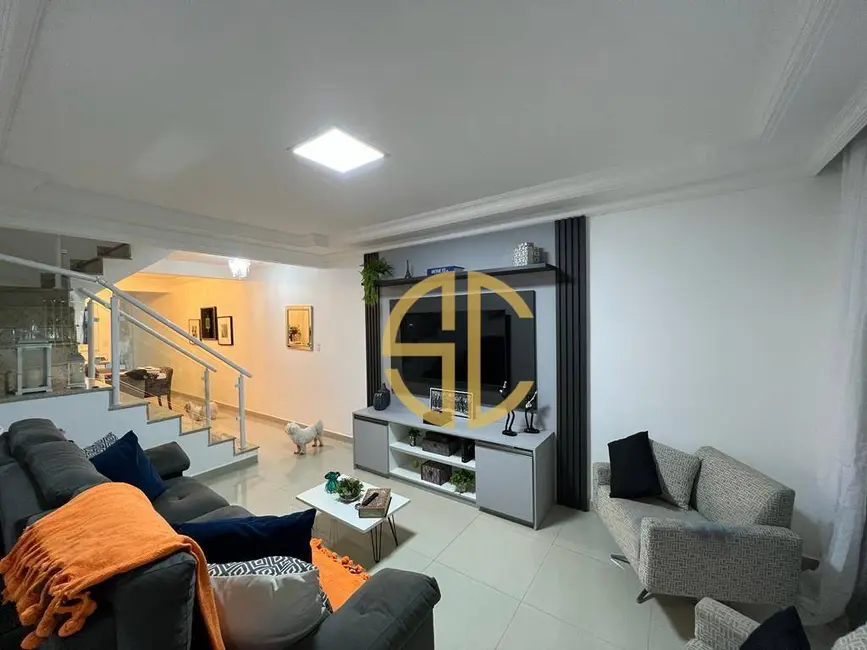 Sobrado com 3 quartos à venda, 200m2 em Tupi, Praia Grande - SP - imagem 3 Foto 3 de Sobrado com 3 quartos à venda, 200m2 em Tupi, Praia Grande - SP