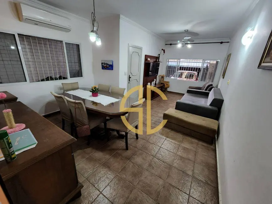 Casa com 3 quartos à venda, 210m2 em Praia Grande - SP - imagem 4 Foto 4 de Casa com 3 quartos à venda, 210m2 em Praia Grande - SP