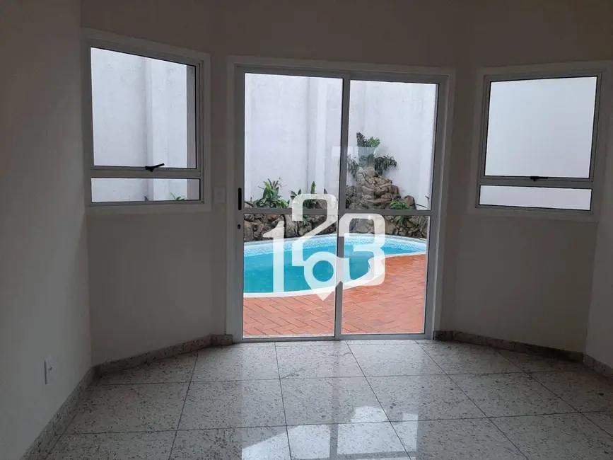 Foto 2 de Casa com 4 quartos à venda, 300m2 em Braganca Paulista - SP
