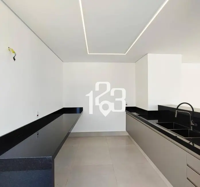 Casa com 3 quartos à venda e para alugar, 455m2 em Braganca Paulista - SP - imagem 3 Foto 3 de Casa com 3 quartos à venda e para alugar, 455m2 em Braganca Paulista - SP