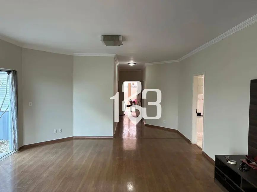 Foto 3 de Casa de Condomínio com 3 quartos para alugar, 300m2 em Braganca Paulista - SP