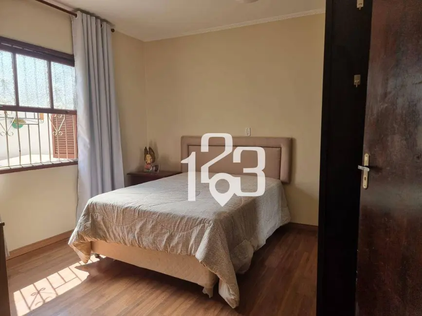 Foto 8 de Casa com 4 quartos à venda, 166m2 em Jardim São Miguel, Braganca Paulista - SP