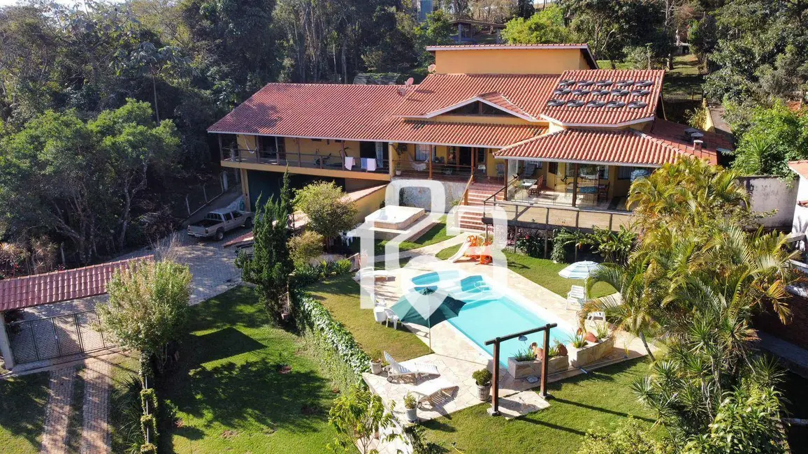 Casa com 5 quartos à venda, 2784m2 em Piracaia - SP - imagem 1 Foto 1 de Casa com 5 quartos à venda, 2784m2 em Piracaia - SP