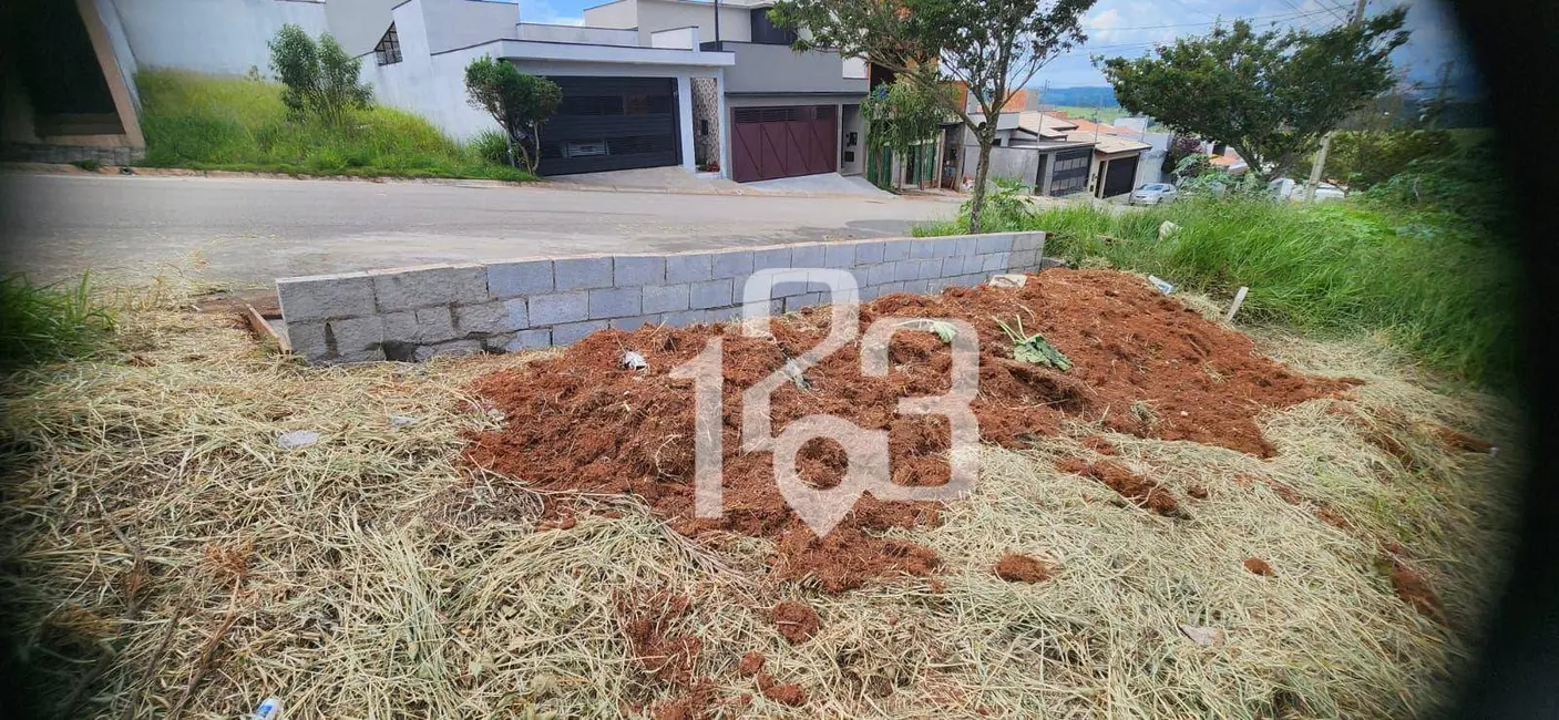 Foto 1 de Terreno / Lote à venda, 197m2 em Braganca Paulista - SP