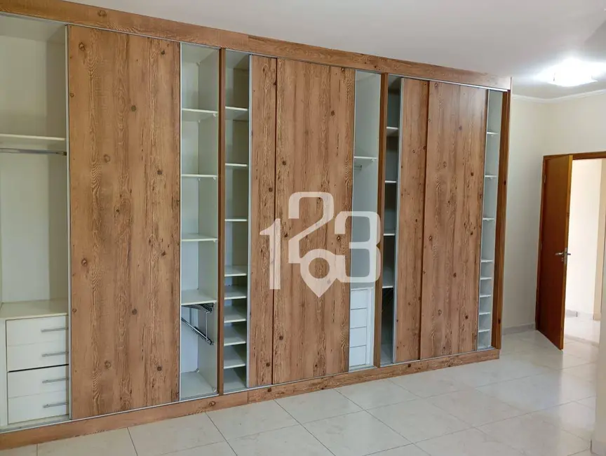 Casa de Condomínio com 3 quartos à venda, 300m2 em Braganca Paulista - SP - imagem 2 Foto 2 de Casa de Condomínio com 3 quartos à venda, 300m2 em Braganca Paulista - SP