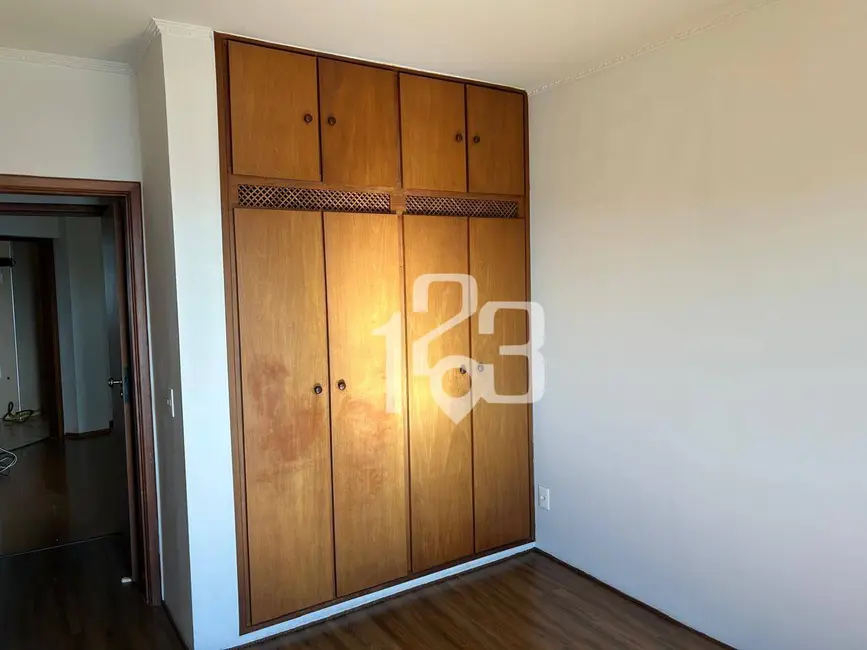 Apartamento com 3 quartos para alugar, 180m2 em Centro, Braganca Paulista - SP - imagem 4 Foto 4 de Apartamento com 3 quartos para alugar, 180m2 em Centro, Braganca Paulista - SP