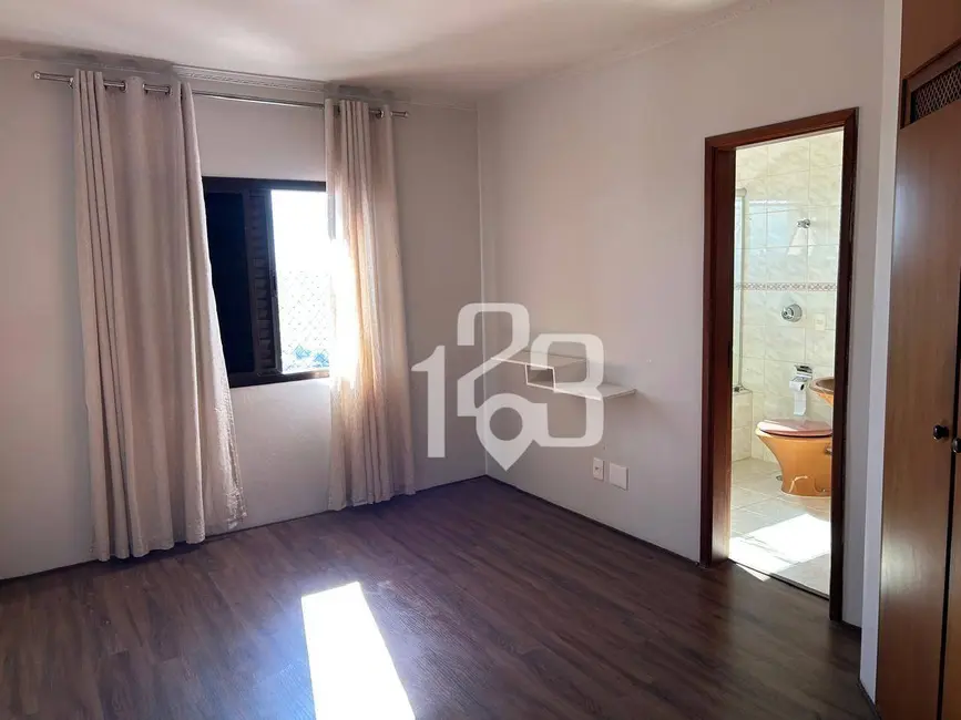 Apartamento com 3 quartos para alugar, 180m2 em Centro, Braganca Paulista - SP - imagem 9 Foto 9 de Apartamento com 3 quartos para alugar, 180m2 em Centro, Braganca Paulista - SP