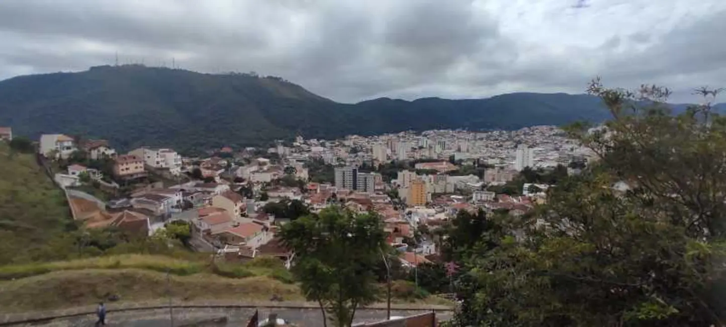 Casa com 3 quartos à venda, 200m2 em Pocos De Caldas - MG - imagem 3 Foto 3 de Casa com 3 quartos à venda, 200m2 em Pocos De Caldas - MG