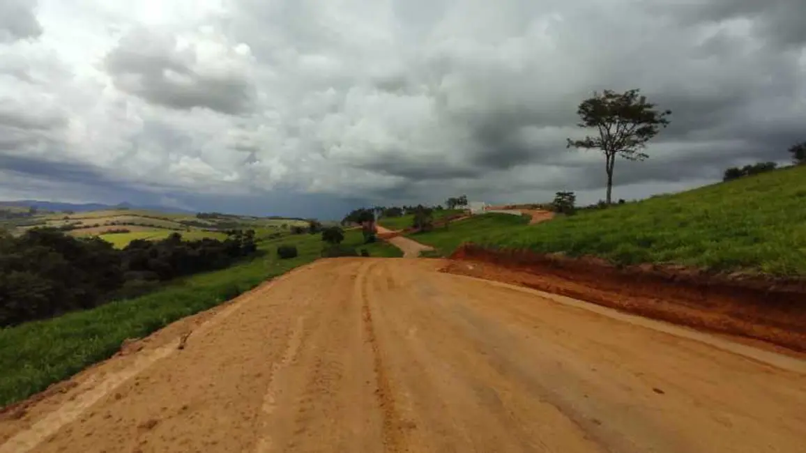 Foto 2 de Terreno / Lote à venda, 1000m2 em Caldas - MG