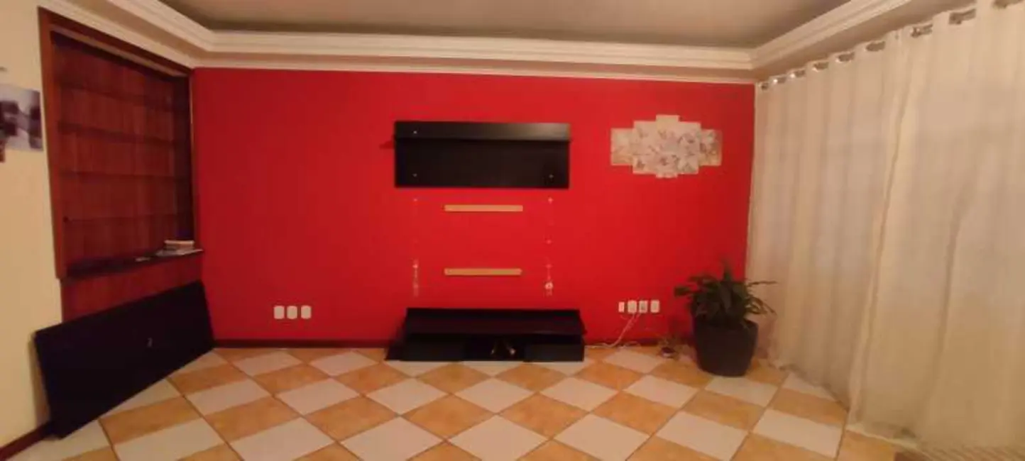 Casa com 3 quartos à venda, 147m2 em Pocos De Caldas - MG - imagem 3 Foto 3 de Casa com 3 quartos à venda, 147m2 em Pocos De Caldas - MG