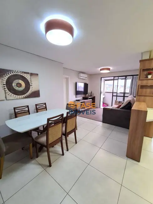 Foto 2 de Apartamento com 3 quartos à venda, 95m2 em Comerciário, Criciuma - SC