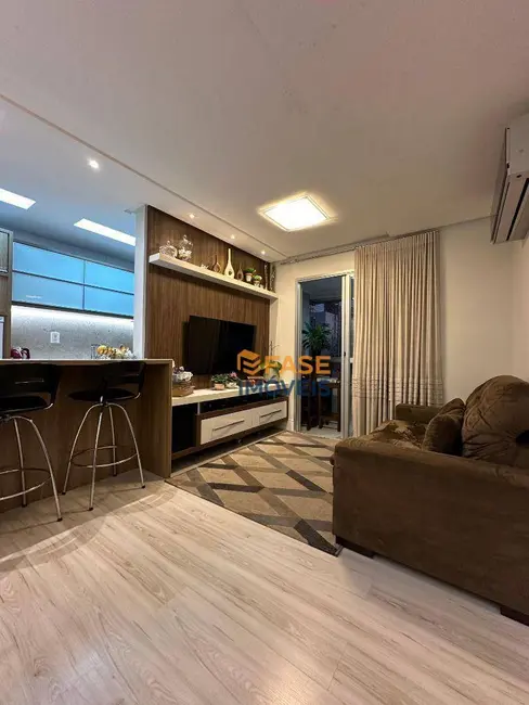 Foto 2 de Apartamento com 3 quartos à venda, 77m2 em Centro, Criciuma - SC