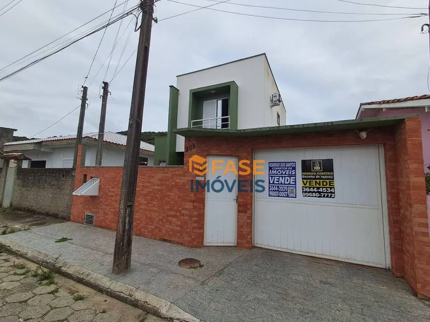 Foto 2 de Casa com 3 quartos à venda, 150m2 em Laguna - SC