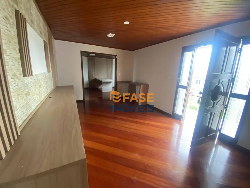Foto 2 de Casa com 4 quartos à venda, 330m2 em Pinheirinho, Criciuma - SC