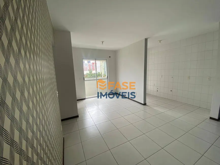 Foto 1 de Apartamento com 2 quartos à venda, 56m2 em Comerciário, Criciuma - SC