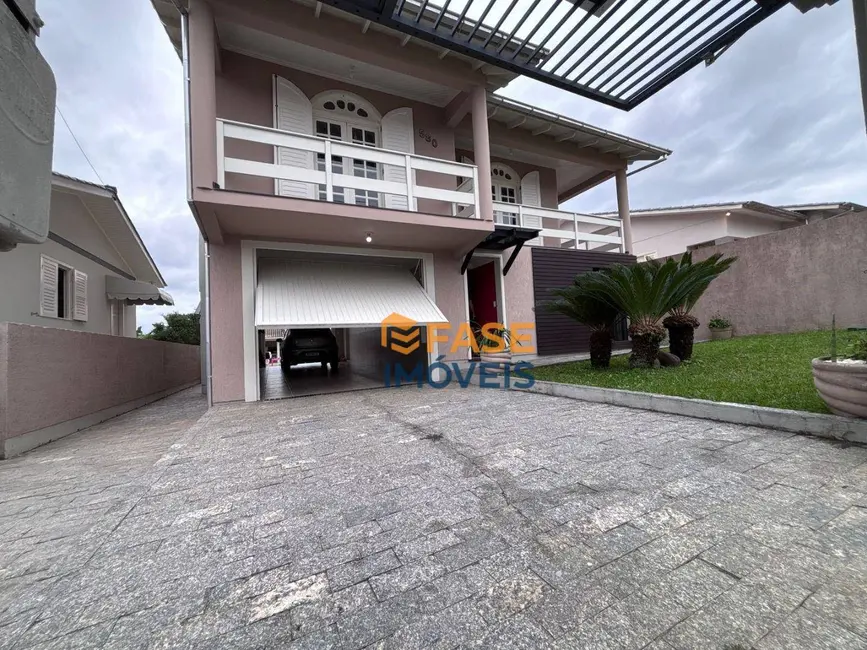 Casa com 4 quartos à venda, 480m2 em Fábio Silva, Criciuma - SC - imagem 3 Foto 3 de Casa com 4 quartos à venda, 480m2 em Fábio Silva, Criciuma - SC