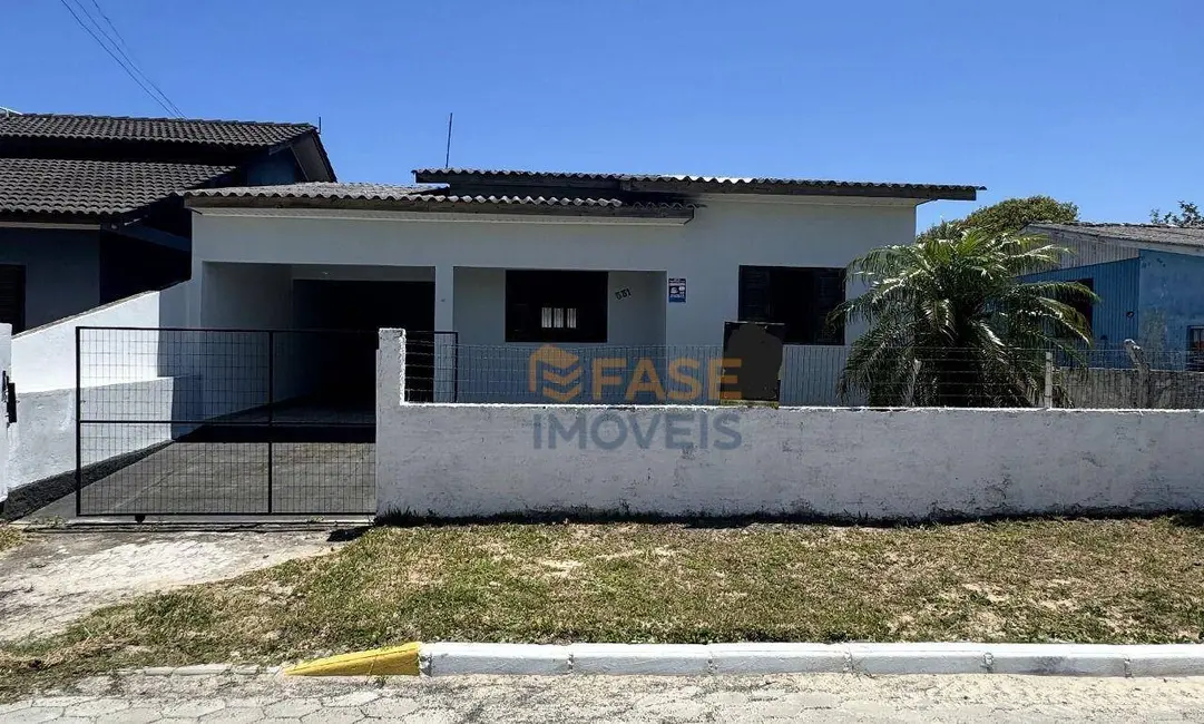 Foto 1 de Casa com 2 quartos à venda, 140m2 em Balneario Arroio Do Silva - SC