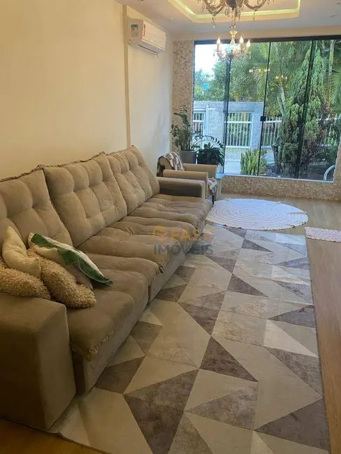 Foto 1 de Casa com 3 quartos à venda, 369m2 em Argentina, Criciuma - SC