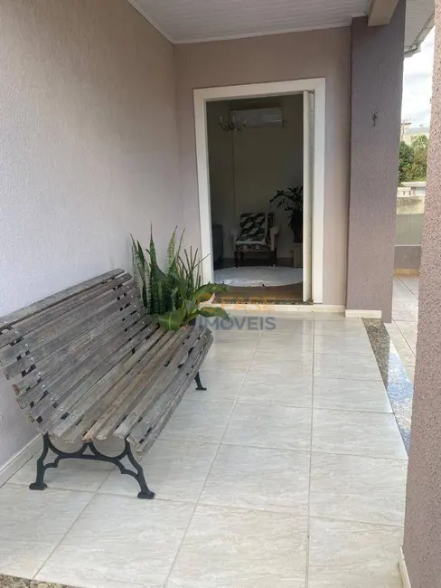 Foto 3 de Casa com 3 quartos à venda, 369m2 em Argentina, Criciuma - SC