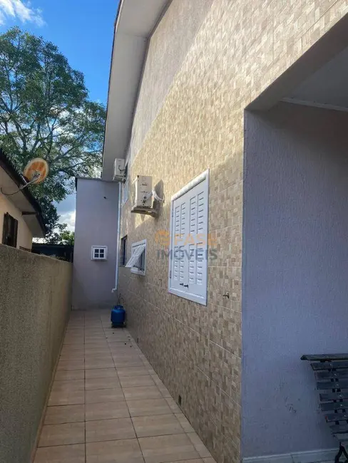 Foto 4 de Casa com 3 quartos à venda, 369m2 em Argentina, Criciuma - SC