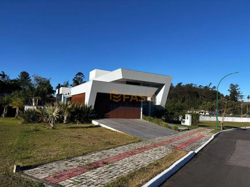Casa de Condomínio com 3 quartos à venda, 643m2 em São Simão, Criciuma - SC - imagem 3 Foto 3 de Casa de Condomínio com 3 quartos à venda, 643m2 em São Simão, Criciuma - SC