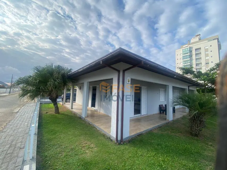Casa com 4 quartos à venda, 360m2 em Balneario Rincao - SC - imagem 1 Foto 1 de Casa com 4 quartos à venda, 360m2 em Balneario Rincao - SC