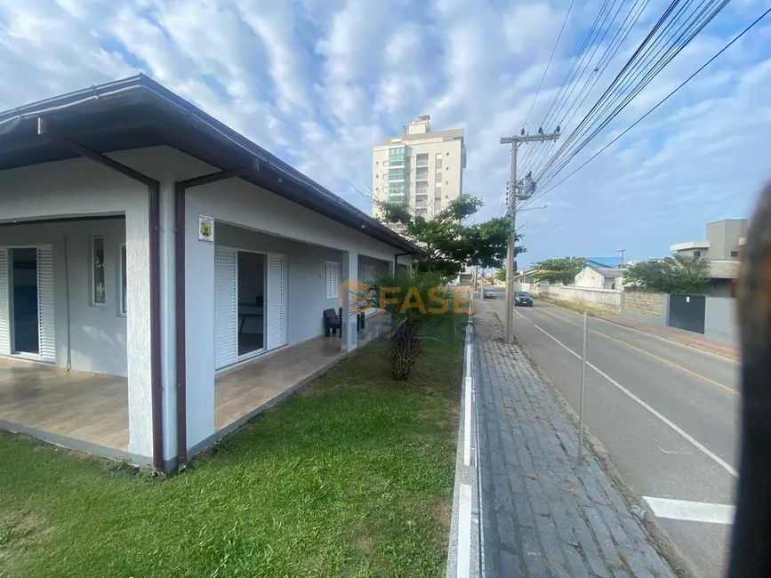 Casa com 4 quartos à venda, 360m2 em Balneario Rincao - SC - imagem 2 Foto 2 de Casa com 4 quartos à venda, 360m2 em Balneario Rincao - SC