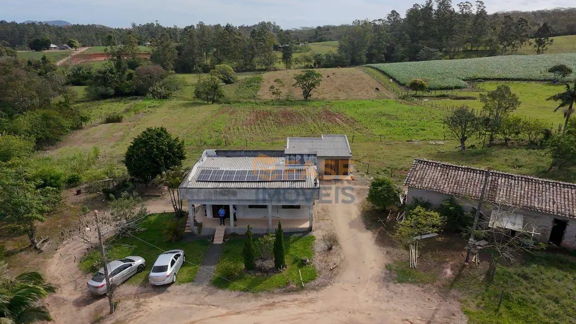 Foto 1 de Terreno / Lote à venda, 25000m2 em Icara - SC