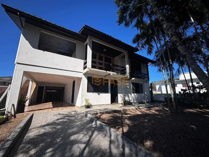 Foto 2 de Casa com 4 quartos à venda, 400m2 em Rio Maina, Criciuma - SC