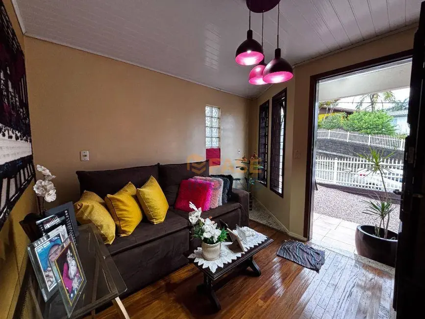 Foto 4 de Casa com 3 quartos à venda, 364m2 em Vila Isabel, Criciuma - SC