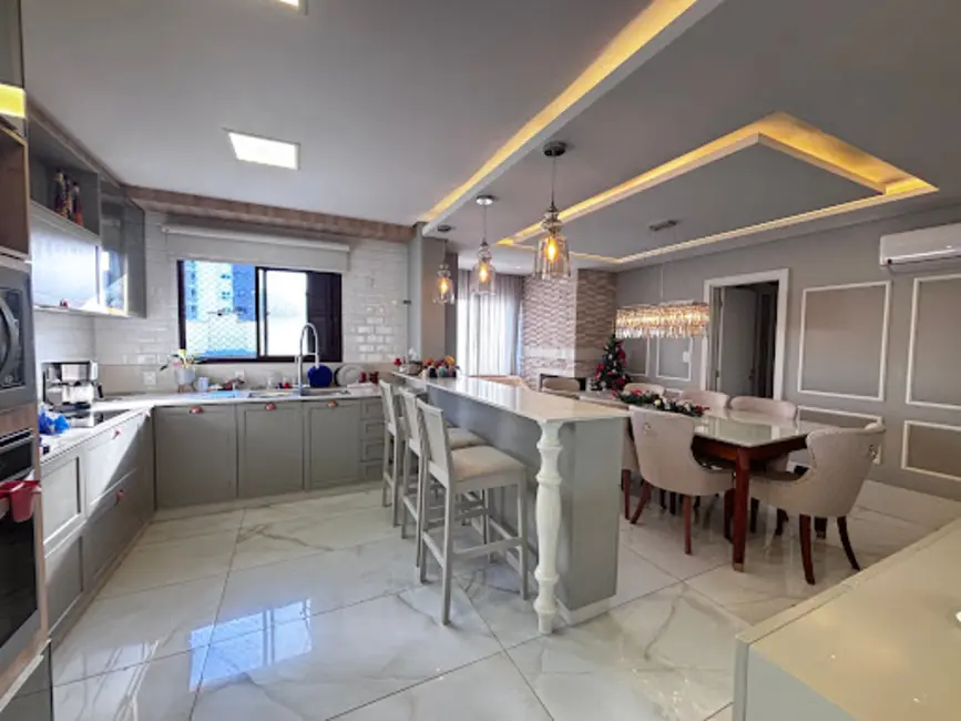 Foto 6 de Cobertura com 3 quartos à venda, 329m2 em Pio Corrêa, Criciuma - SC