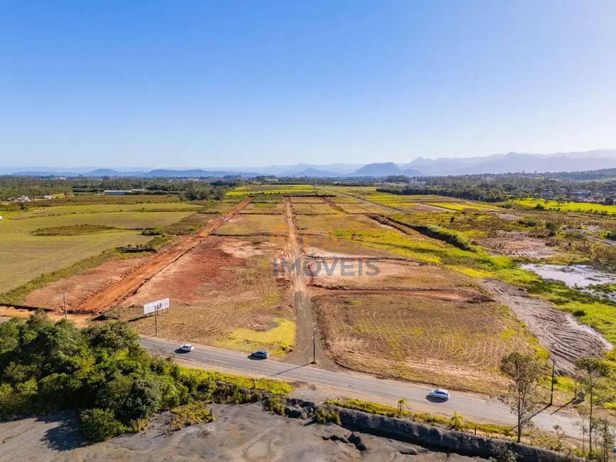 Foto 1 de Terreno / Lote à venda, 379m2 em Santa Luzia, Criciuma - SC