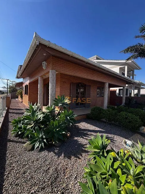 Casa com 3 quartos à venda, 438m2 em Balneario Rincao - SC - imagem 3 Foto 3 de Casa com 3 quartos à venda, 438m2 em Balneario Rincao - SC