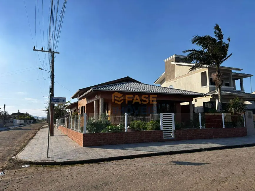 Casa com 3 quartos à venda, 438m2 em Balneario Rincao - SC - imagem 1 Foto 1 de Casa com 3 quartos à venda, 438m2 em Balneario Rincao - SC