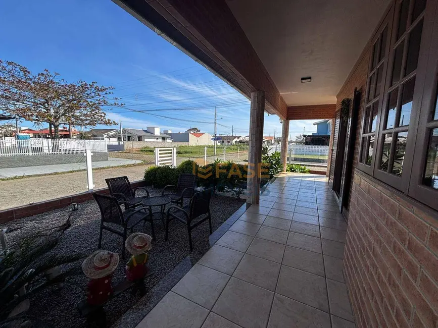 Casa com 3 quartos à venda, 438m2 em Balneario Rincao - SC - imagem 4 Foto 4 de Casa com 3 quartos à venda, 438m2 em Balneario Rincao - SC