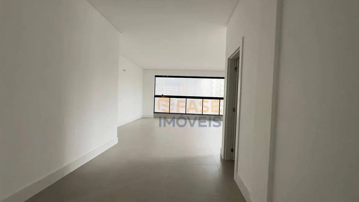 Foto 2 de Apartamento com 3 quartos à venda, 126m2 em Meia Praia, Itapema - SC