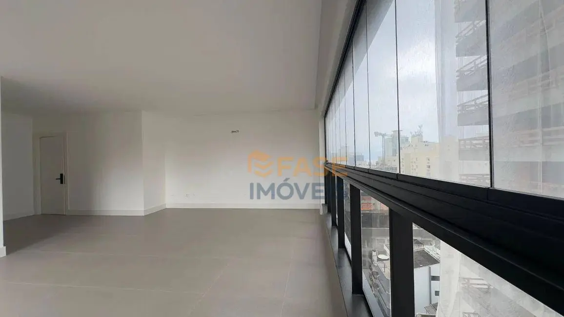 Foto 7 de Apartamento com 3 quartos à venda, 126m2 em Meia Praia, Itapema - SC