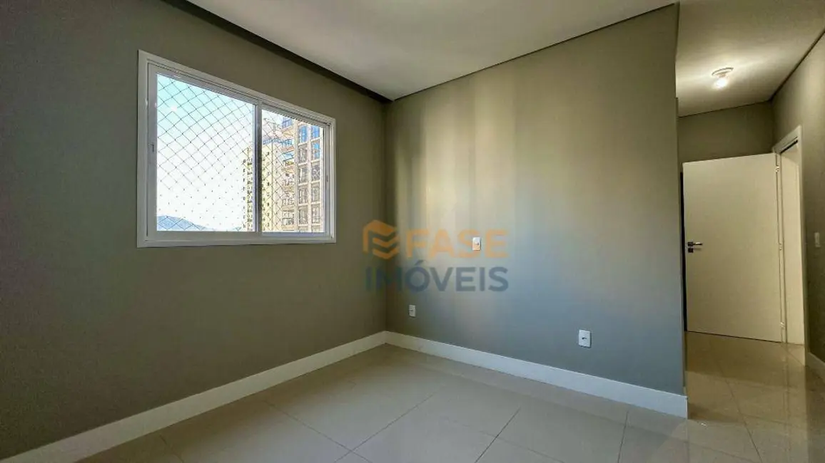 Foto 2 de Apartamento com 3 quartos à venda, 110m2 em Meia Praia, Itapema - SC