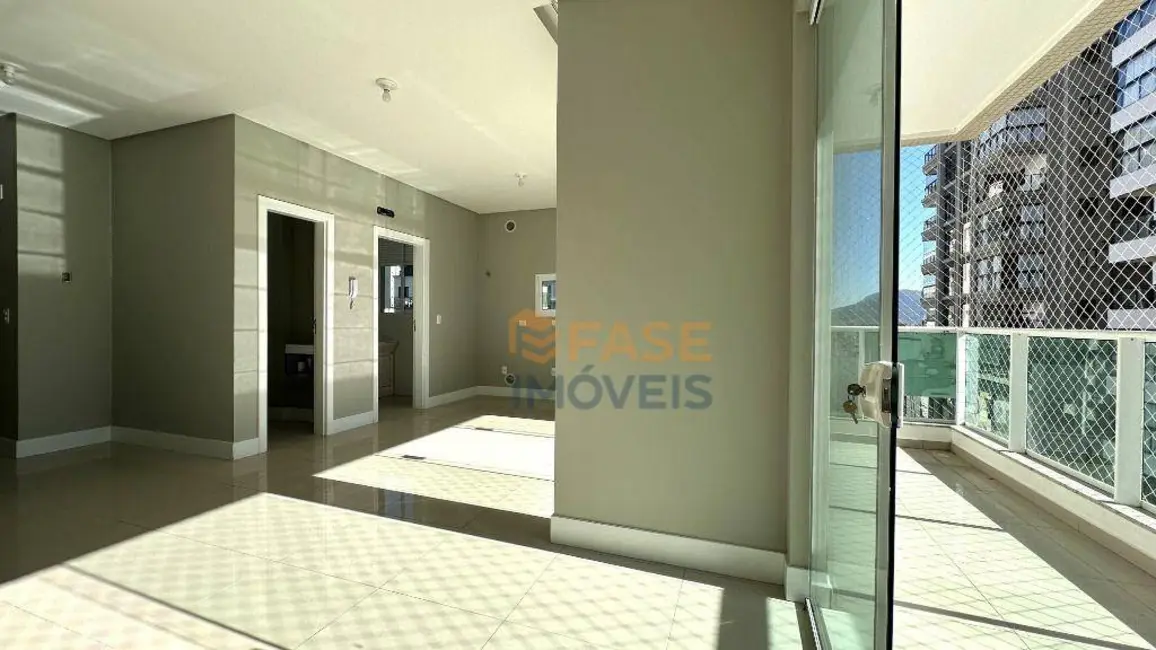 Foto 3 de Apartamento com 3 quartos à venda, 110m2 em Meia Praia, Itapema - SC