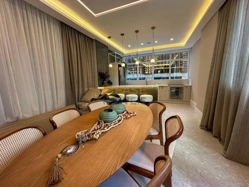 Apartamento com 3 quartos à venda, 129m2 em Meia Praia, Itapema - SC - imagem 6 Foto 6 de Apartamento com 3 quartos à venda, 129m2 em Meia Praia, Itapema - SC