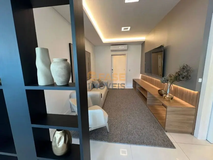 Foto 2 de Apartamento com 4 quartos à venda, 217m2 em Meia Praia, Itapema - SC
