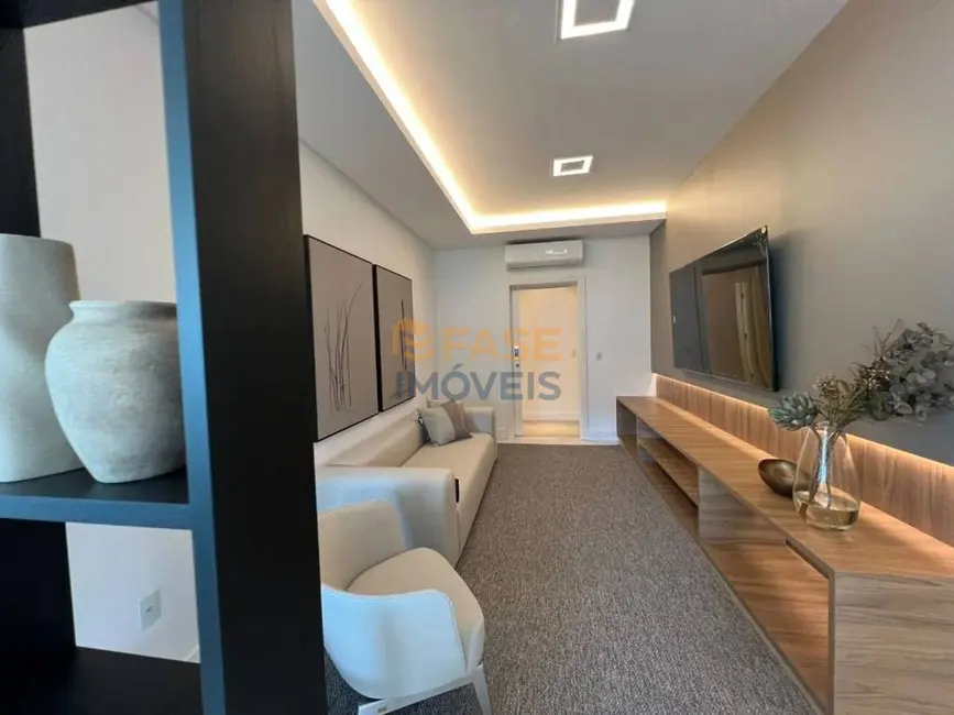 Foto 4 de Apartamento com 4 quartos à venda, 217m2 em Meia Praia, Itapema - SC