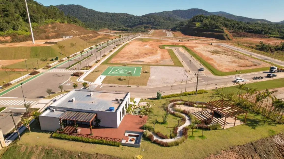 Foto 1 de Terreno / Lote à venda, 900000m2 em Camboriu - SC