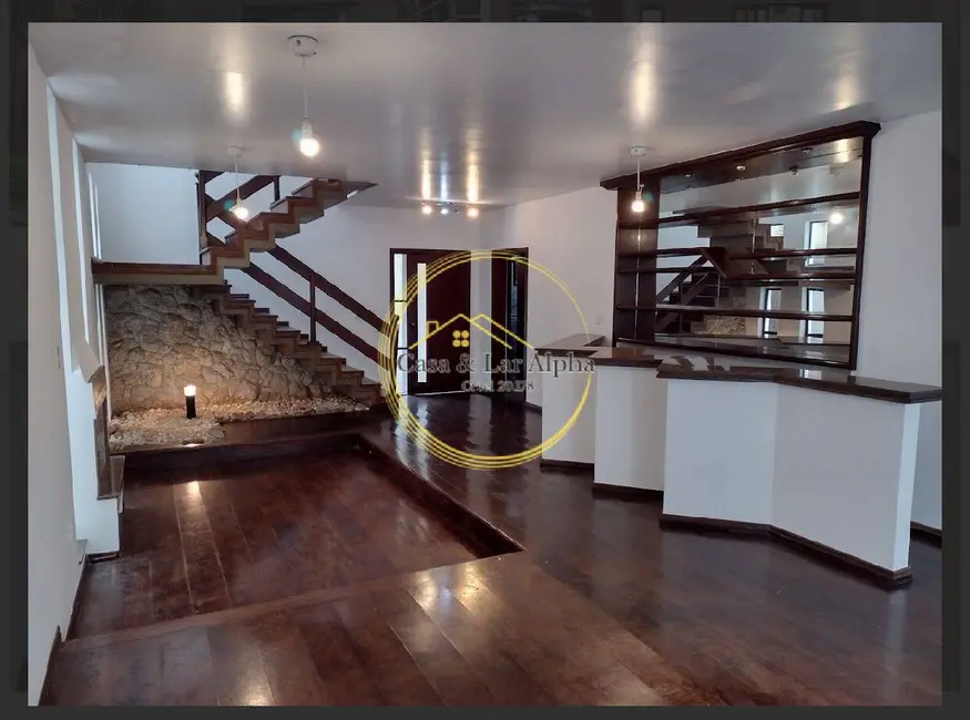 Casa com 3 quartos para alugar, 328m2 em Alphaville, Santana De Parnaiba - SP - imagem 4 Foto 4 de Casa com 3 quartos para alugar, 328m2 em Alphaville, Santana De Parnaiba - SP