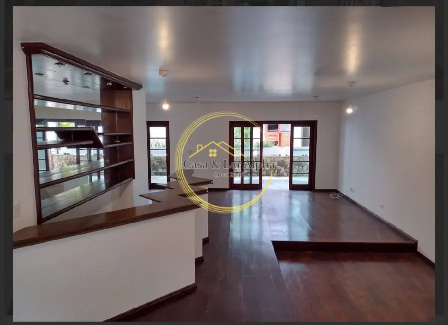 Casa com 3 quartos para alugar, 328m2 em Alphaville, Santana De Parnaiba - SP - imagem 3 Foto 3 de Casa com 3 quartos para alugar, 328m2 em Alphaville, Santana De Parnaiba - SP