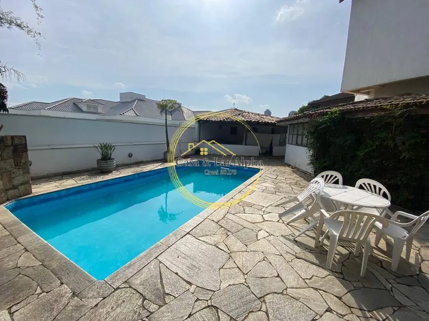 Casa com 4 quartos à venda, 550m2 em Barueri - SP - imagem 1 Foto 1 de Casa com 4 quartos à venda, 550m2 em Barueri - SP