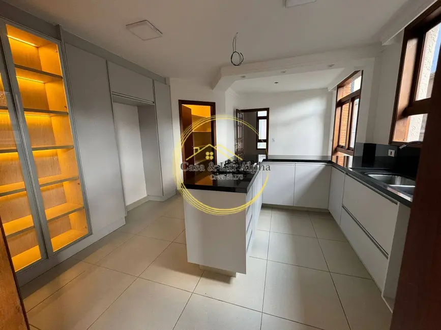 Casa com 4 quartos à venda, 380m2 em Morada dos Pinheiros (Aldeia da Serra), Santana De Parnaiba - SP - imagem 7 Foto 7 de Casa com 4 quartos à venda, 380m2 em Morada dos Pinheiros (Aldeia da Serra), Santana De Parnaiba - SP